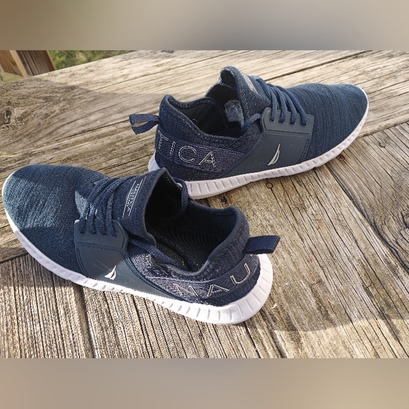 Nautica Navy Blue Sneakers - Picture 3 of 13